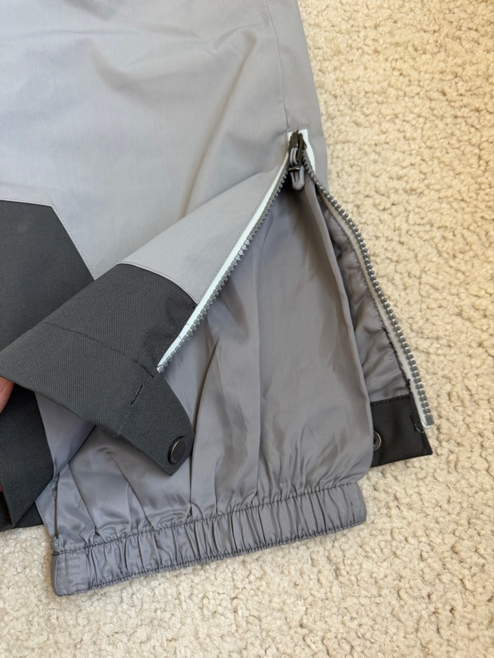 Marmot women’s Light Gray Waterproof Ski Pants with Black Cuffs - Picture 6 of 8